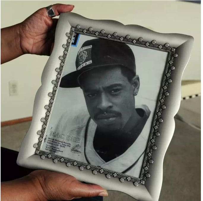 Marshawn Lynch joins Stephen Curry for Mac Dre documentary